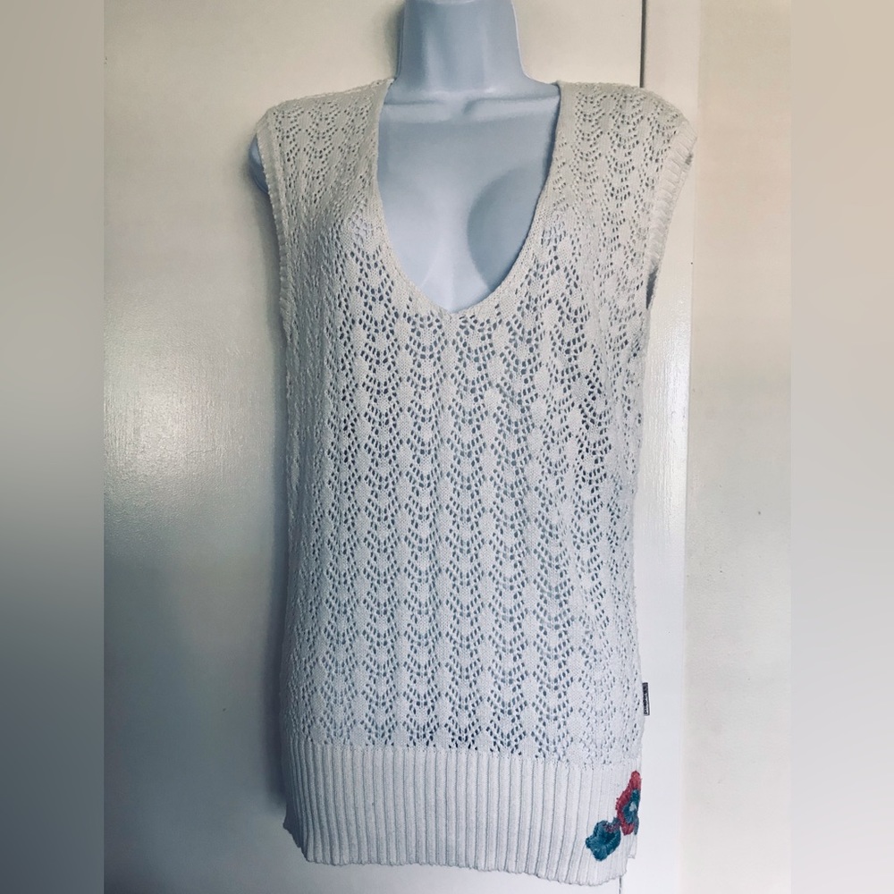 billabong, size L , woman’s , white crochet 🧶 sleeveless , top .100% cotton